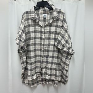 Black and white plaid button down top